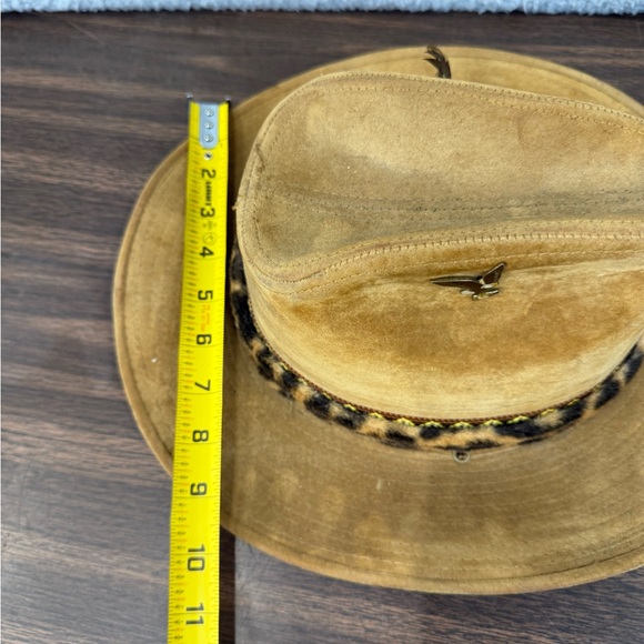 Boot Hill Western Cowboy Hat w Hand Made Feather Band Tan Stetson VINTAGE Pins - Picture 10 of 14